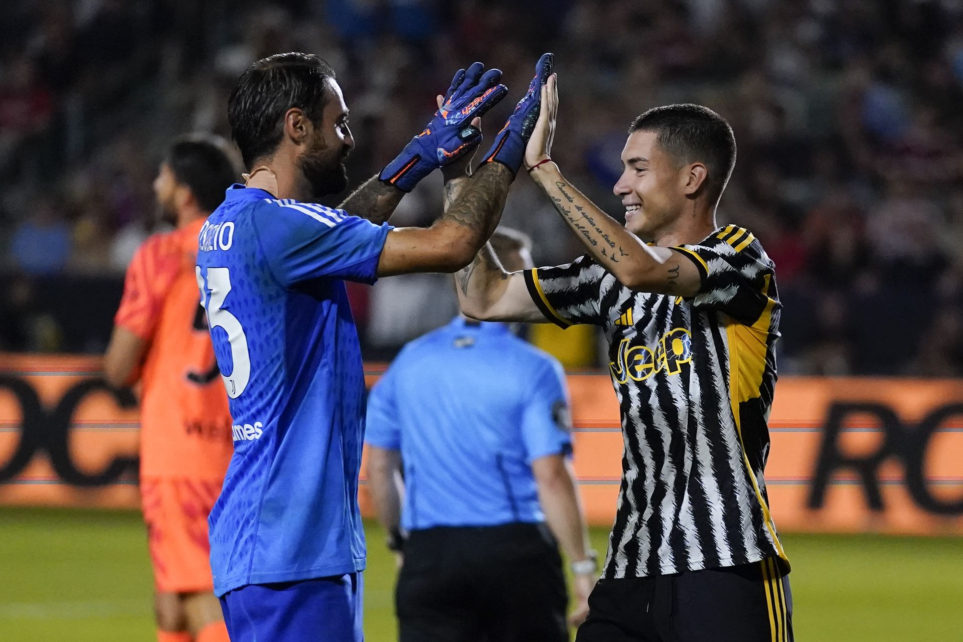 Carlo Pinsoglio (vľavo) a Matías Soulé na snímke z roku 2023. Zdroj: SITA/AP