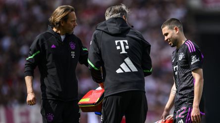 Bayern pôjde do odvety bez svojho stredopoliara. Po zápase odišiel o barlách
