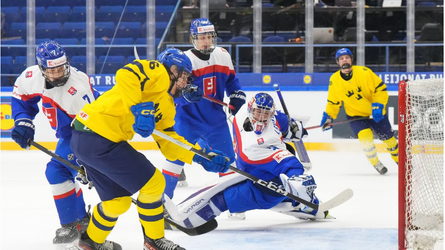 MS v hokeji U18: Slováci dlho živili nádej na medailu. Favorit ich zlomil v závere