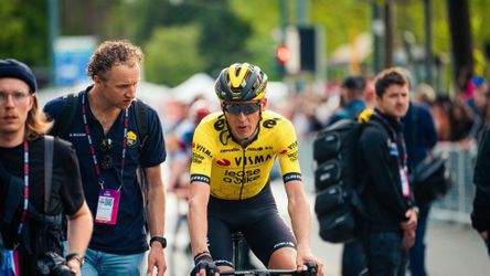 Giro d'Italia: Tím Visma-lease prišiel o skúseného pretekára. Robert Gesink odstúpil pre zlomeninu