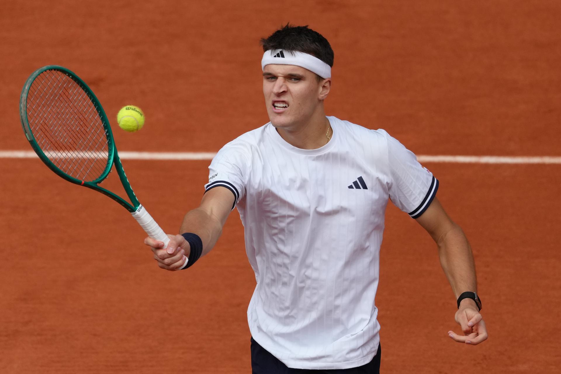 Jakub Menšík - Alexander Zverev. Zdroj: SITA/AP
