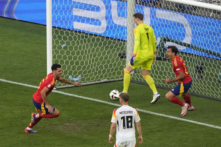 Das veranstaltende Land trauert. Die Spanier brachen ihre Pilgerreise vor den Toren des Halbfinales ab