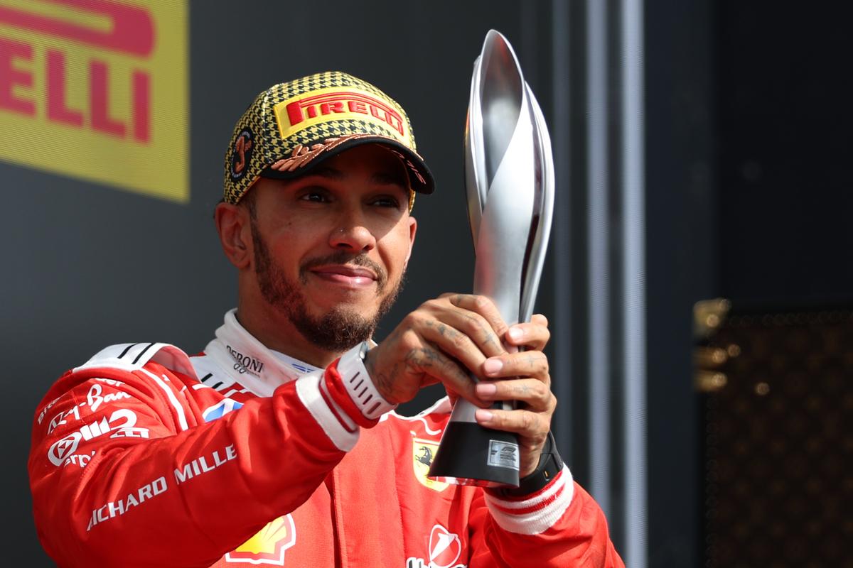 Zlý štart, penalizácia a zlé tempo. Hamilton však skončil na pódiu: Môžeme bojovať s Mercedesom