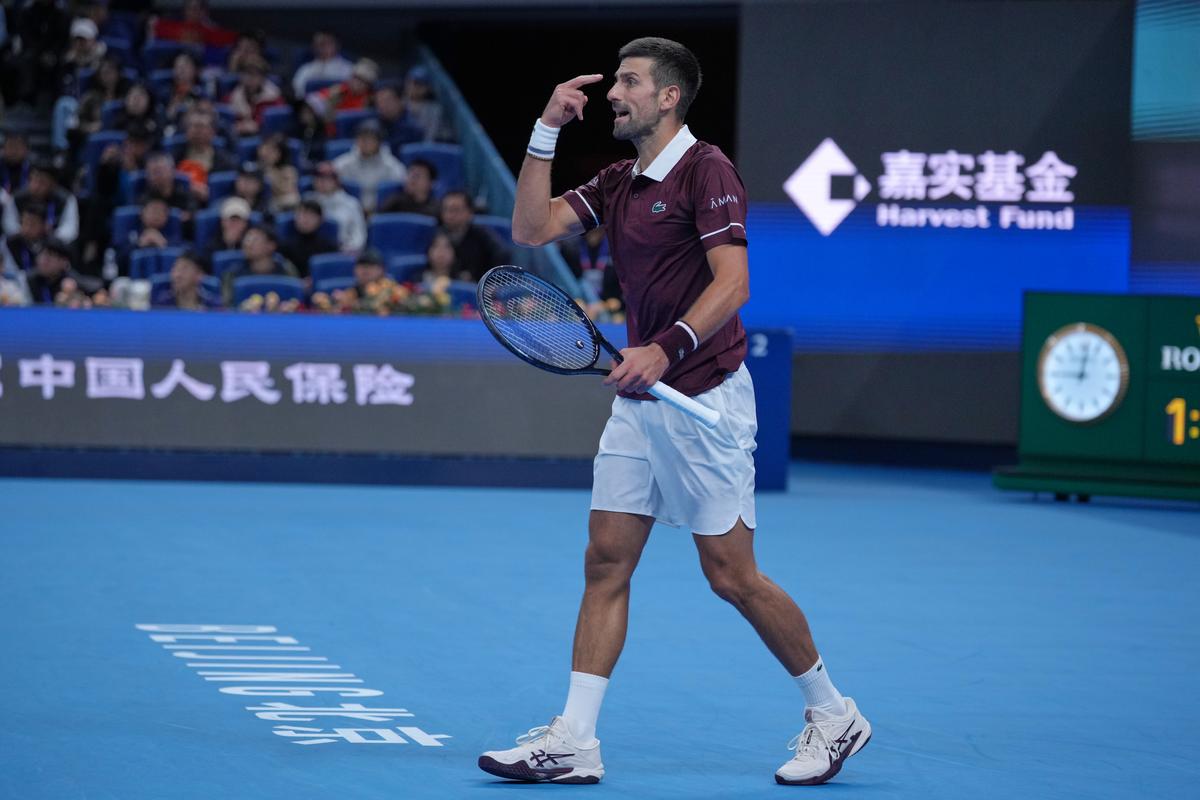 Djokovič reaguje na diskvalifikáciu Medvedeva: Som v šoku, dúfam, že nie je zranený