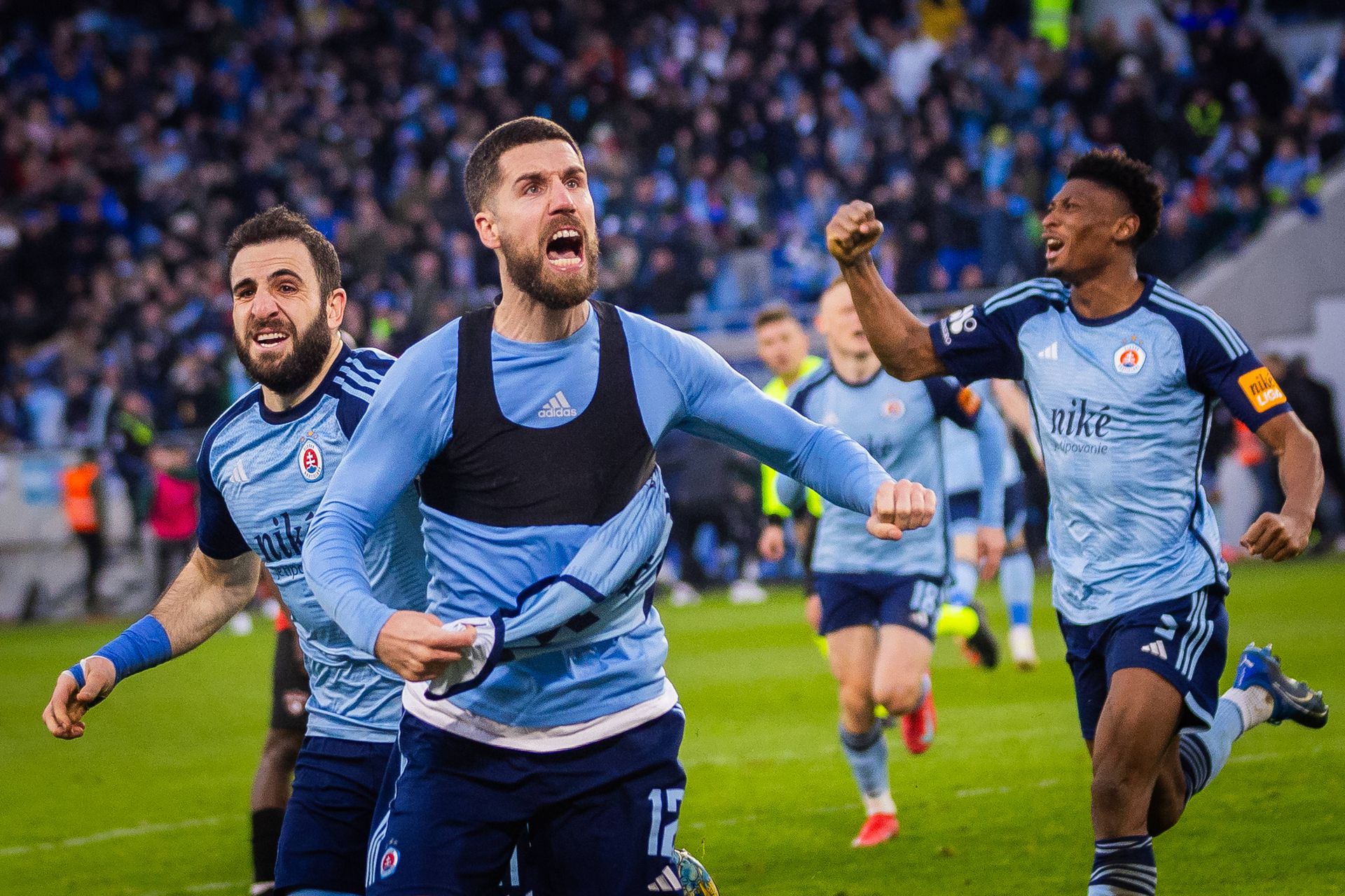 Futbalisti Slovana Bratislava zľava Tigran Barseghjan, Kenan Bajrič a Rahim Ibrahim. Zdroj: Imago