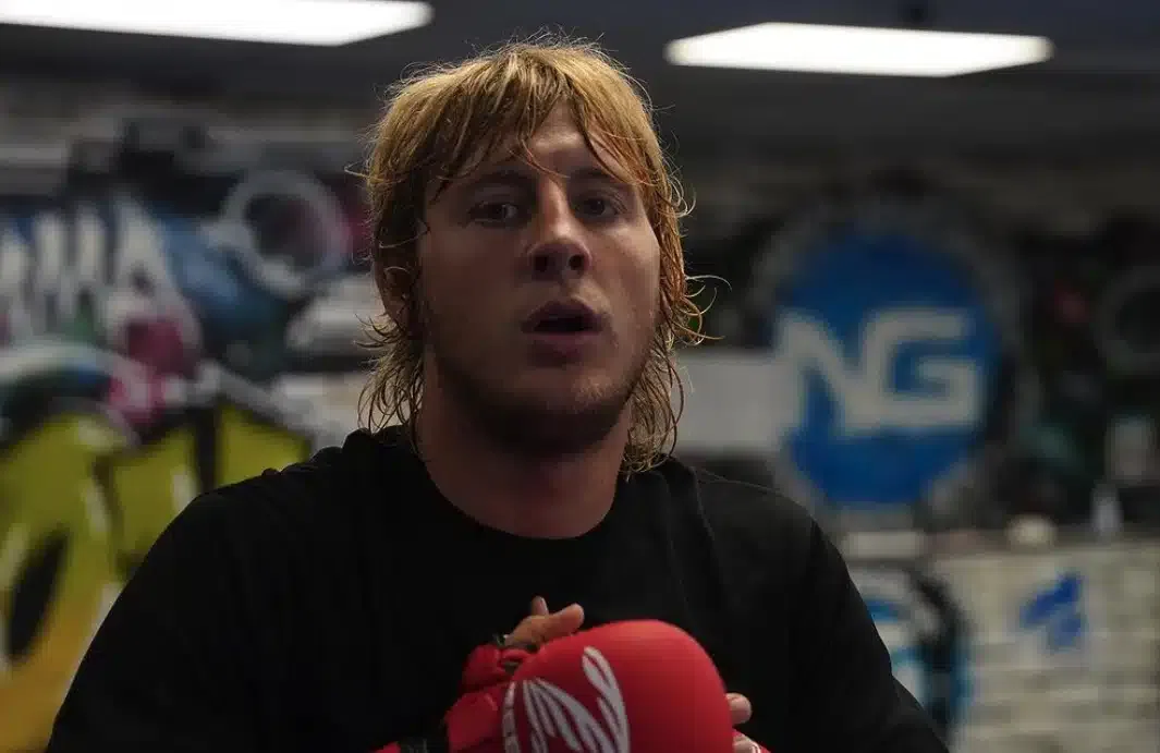 VIDEO Hviezda UFC Paddy Pimblett bol knokautovaný v boxerskom zápase pre dobrú vec