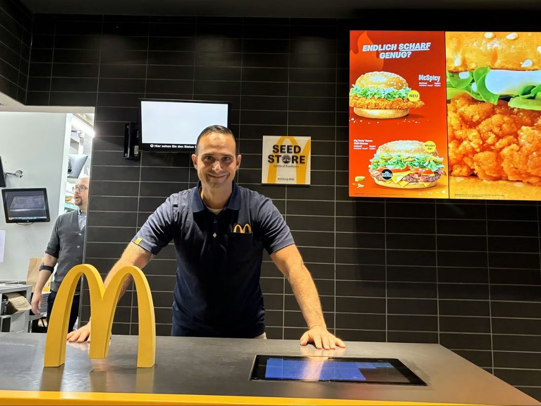 Ústup zo slávy. Patril medzi trénerské kométy Bundesligy, no teraz pracuje v McDonald’s