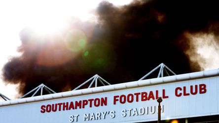 Duel Southamptonu s Prestonom odložili, neďaleko štadióna vypukol veľký požiar