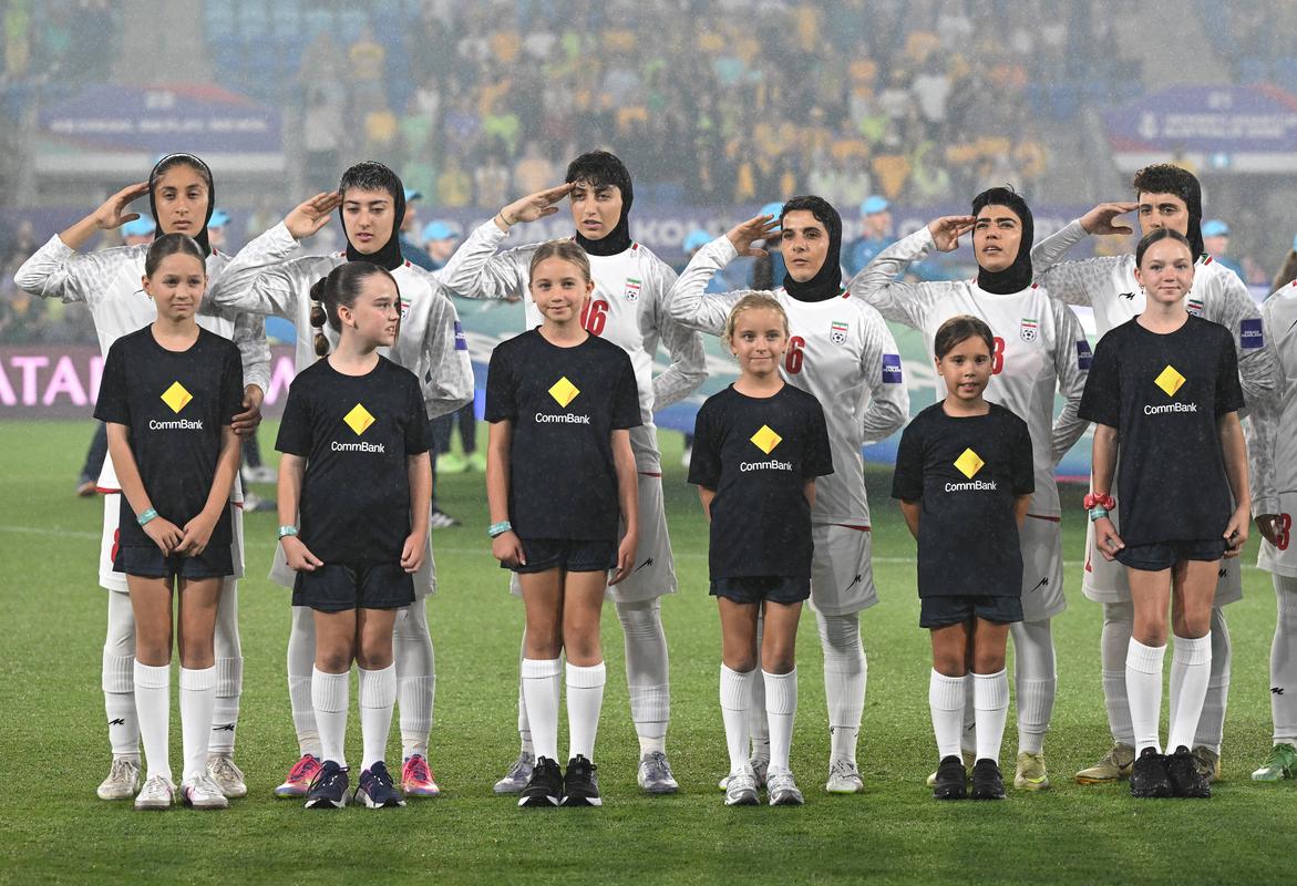 Reakcia z Teheránu? Iránske futbalistky už neboli ticho, ale spievali hymnu