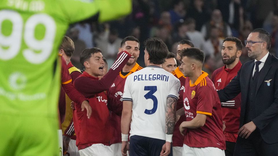 AS Rím si v derby poradilo s Laziom, AC Miláno nedalo Lecce žiadnu šancu