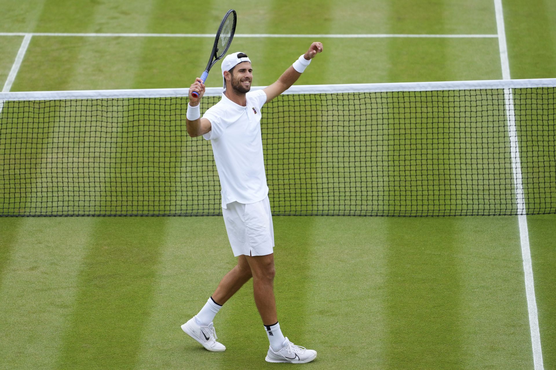 Karen Chačanov sa teší z postupu do štvrťfinále Wimbledonu 2025
Zdroj: SITA/AP
