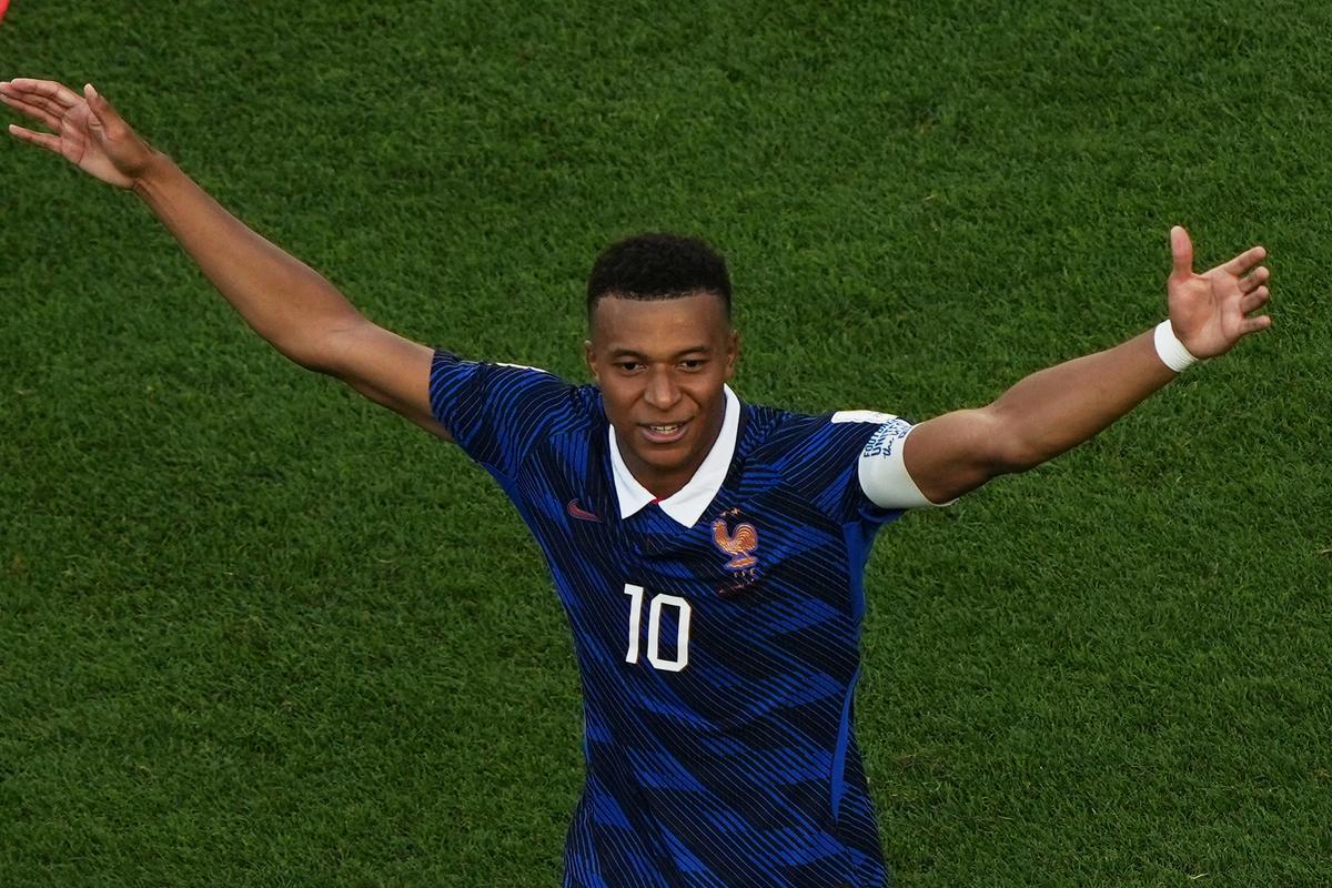 Prirovnala ho k opici. Mbappé zareagoval na rastickú političku, ktorá ho urážala