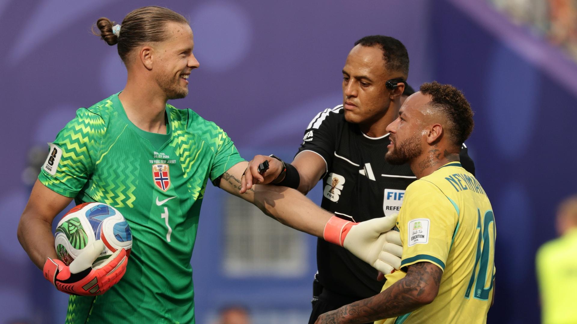 Oerjan Nyland a Neymar na MS vo futbale 2026. Zdroj: SITA/AP