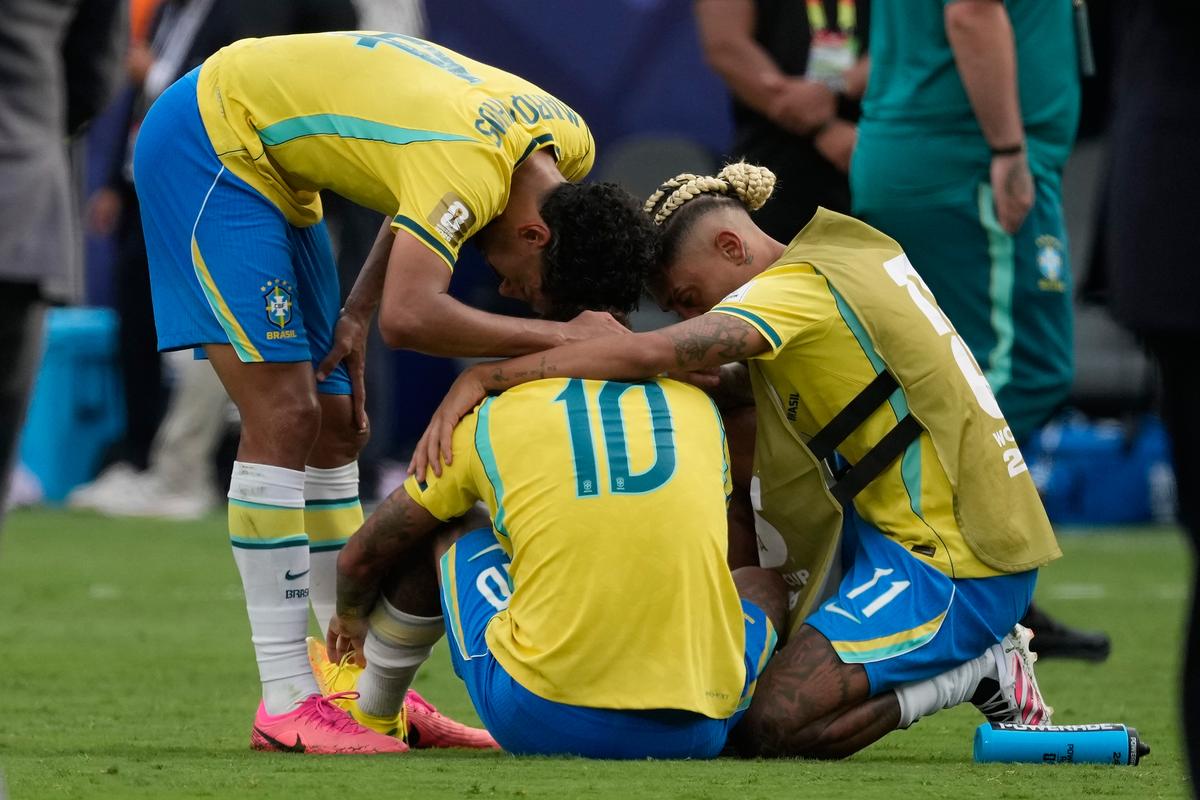 Nemajú s nimi zľutovanie: Brazília je malá a zbabelá. Ancelotti zomrel v objatí Neymara