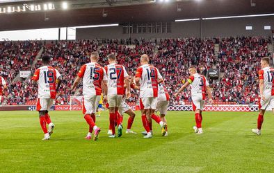 Slavia s trojicou Slovákov proti Dnipru, v základe Genku Hrošovský