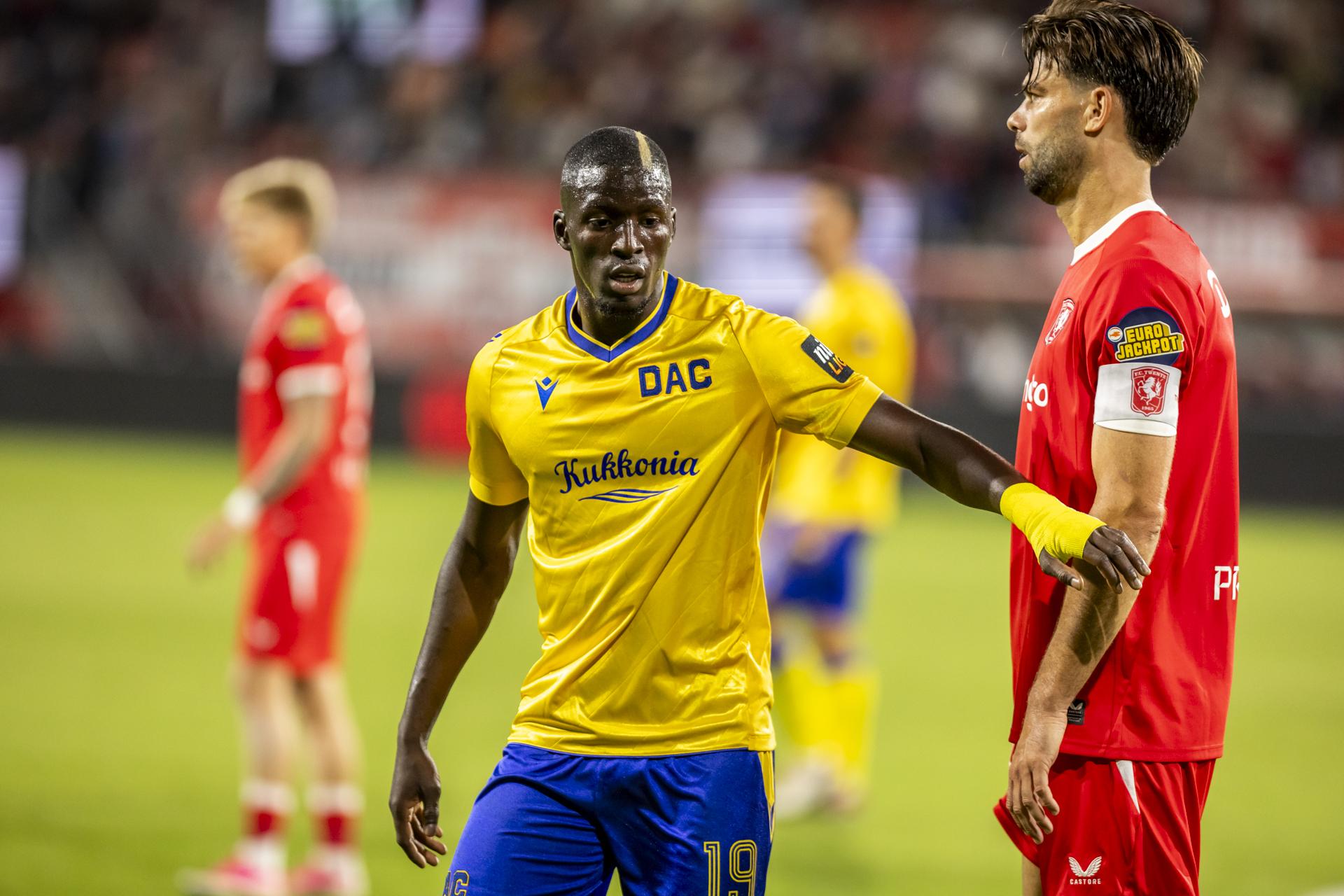 Konferenčná liga / Twente - DAC Dunajská Streda / Alioune Sylla (vľavo) a Robin Pröpper. Zdroj: dac1904.sk