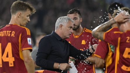 V AS Rím to vrie! José Mourinho hasí dusnú atmosféru, hráči sa vzbúrili