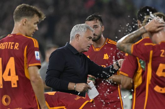 V AS Rím to vrie! José Mourinho hasí dusnú atmosféru, hráči sa vzbúrili
