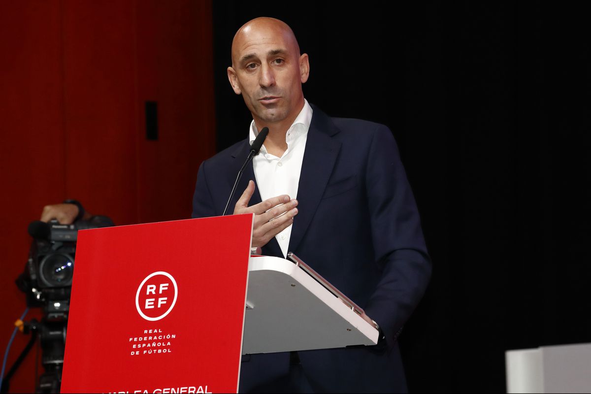 Luis Rubiales opäť v centre pozornosti. Zaútočil na neho člen rodiny: Myslel som si, že má zbraň
