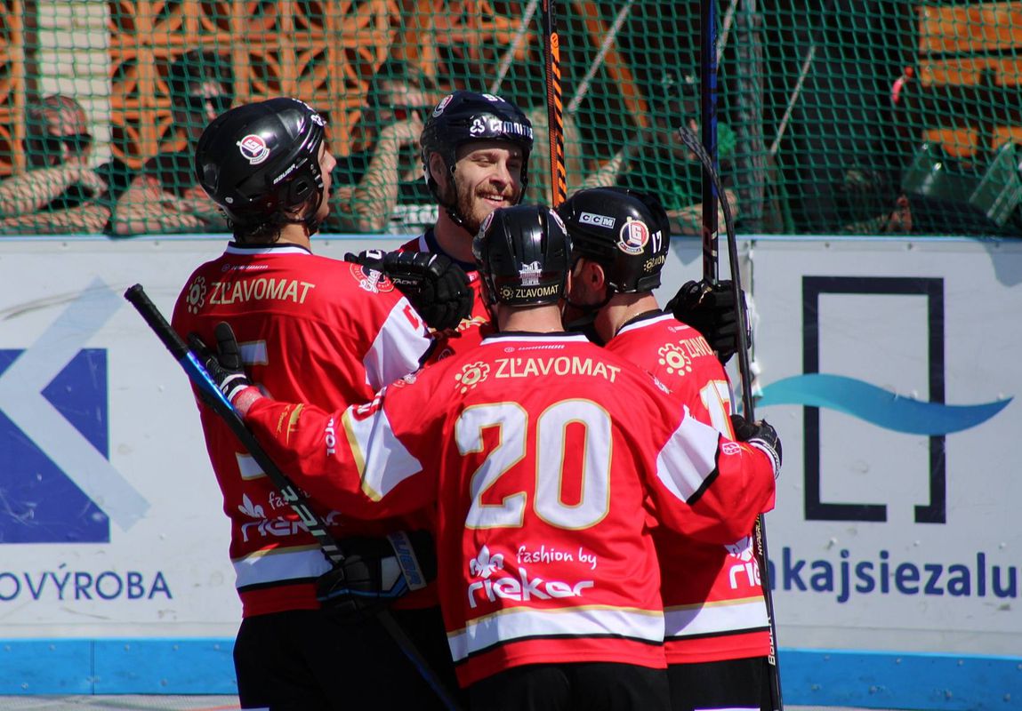 Hokejbal: V predposlednom jesennom kole sa darilo všetkým favoritom