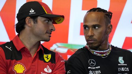 Carlosa Sainza sa pýtali, či ho sklamalo nahradenie Lewisom Hamiltonom. Španiel dal fanúšikom sľub