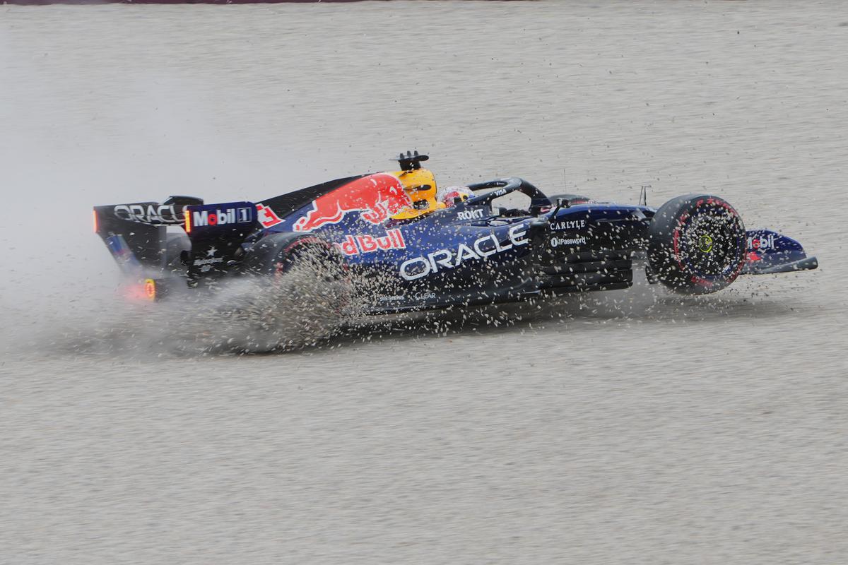Russell ovládl kvalifikaci v Austrálii, Verstappen havaroval
