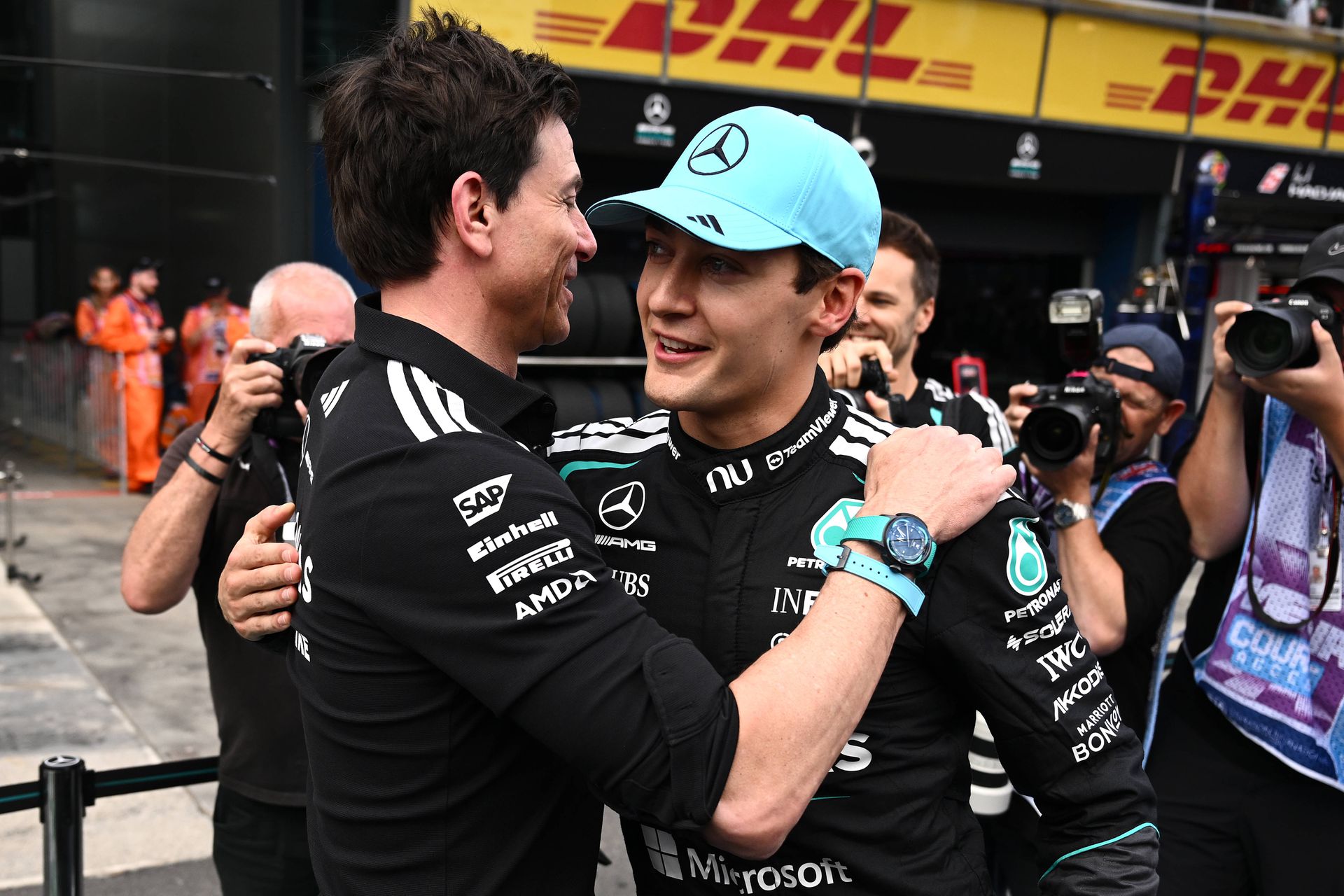 Toto Wolff a George Russell. Zdroj: IMAGO