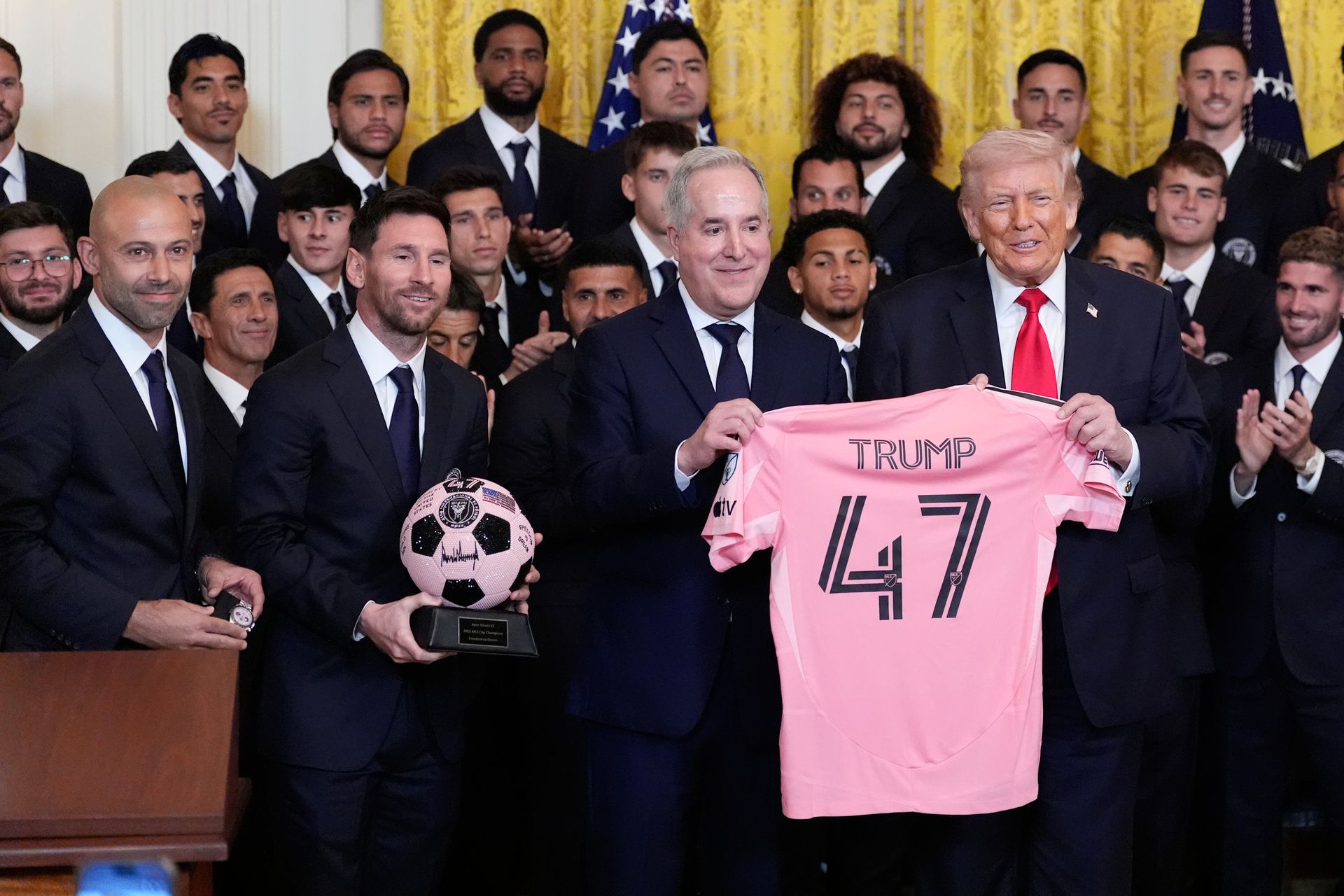 Futbalisti Interu Miami a Donald Trump. Zdroj: SITA/AP