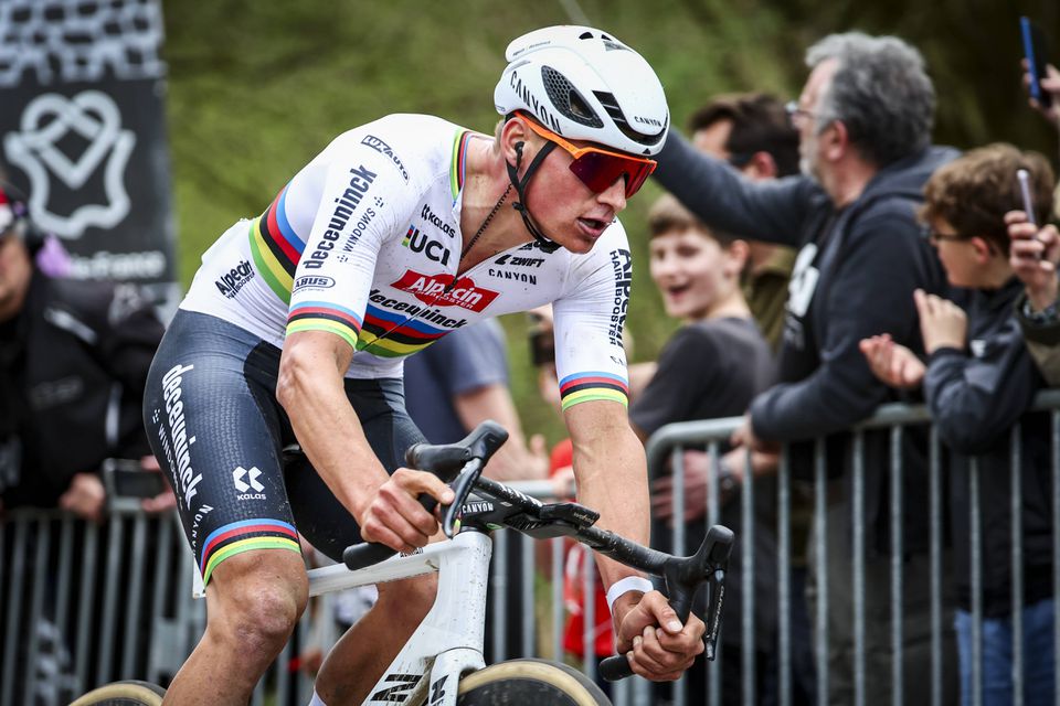 Paríž-Roubaix: Konkurencii nedal šancu. Van der Poel suverénne obhájil prvenstvo