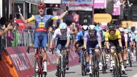 Giro d'Italia: Milan v hromadnom špurte bol najrýchlejší, Pogačar naďalej v ružovom
