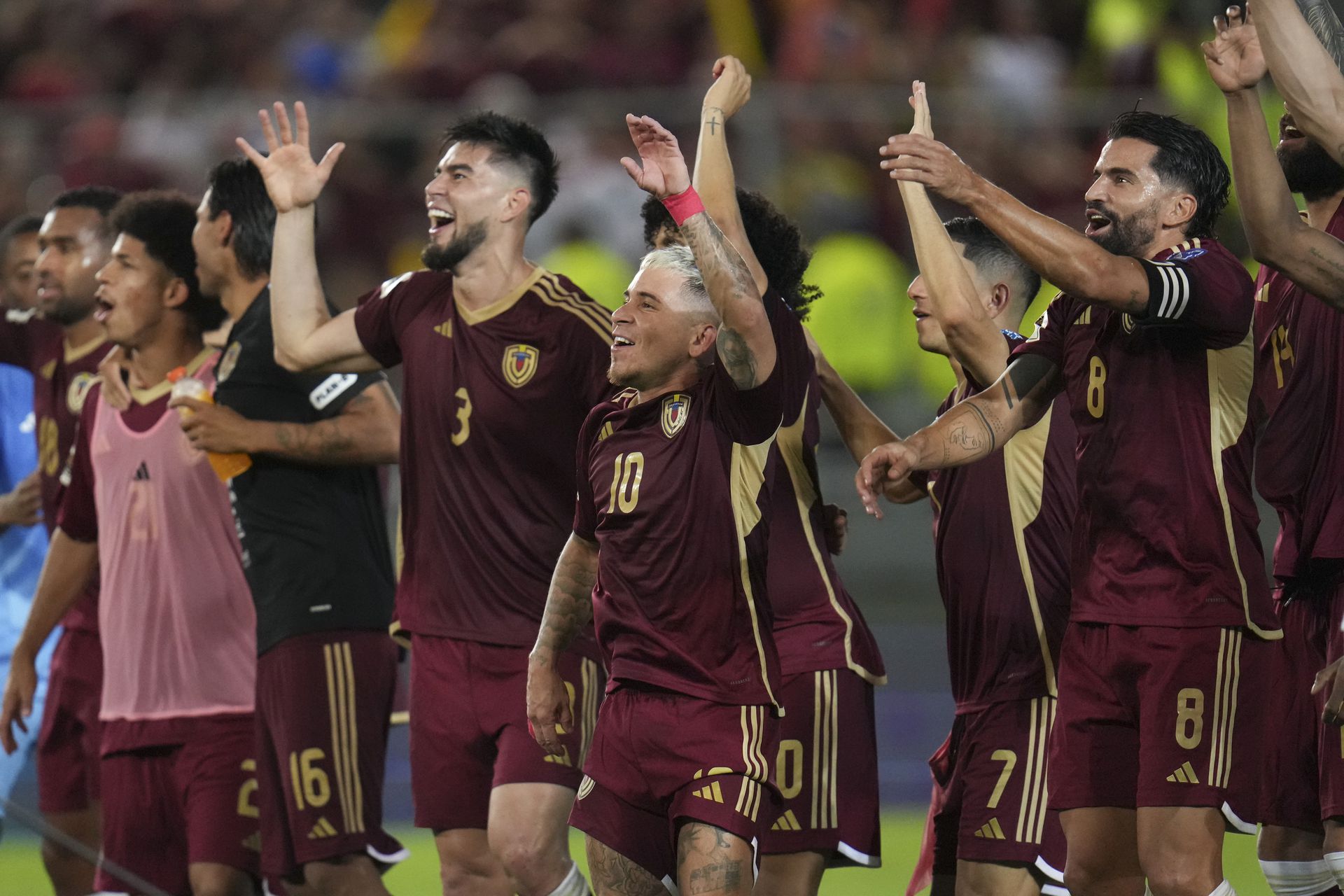 Futbalisti Venezuely po víťazstve nad Bolíviou. Zdroj: SITA/AP