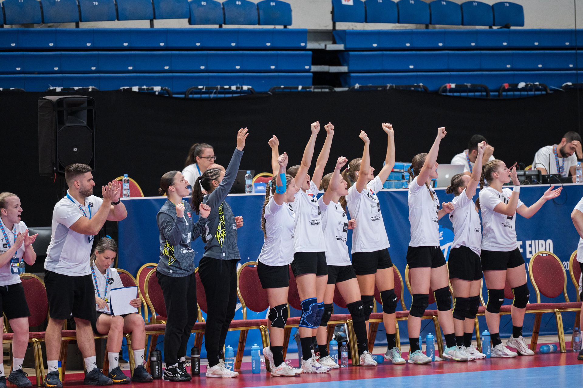Slovenské hádzanárky do 17 rokov. Zdroj: slovakhandball