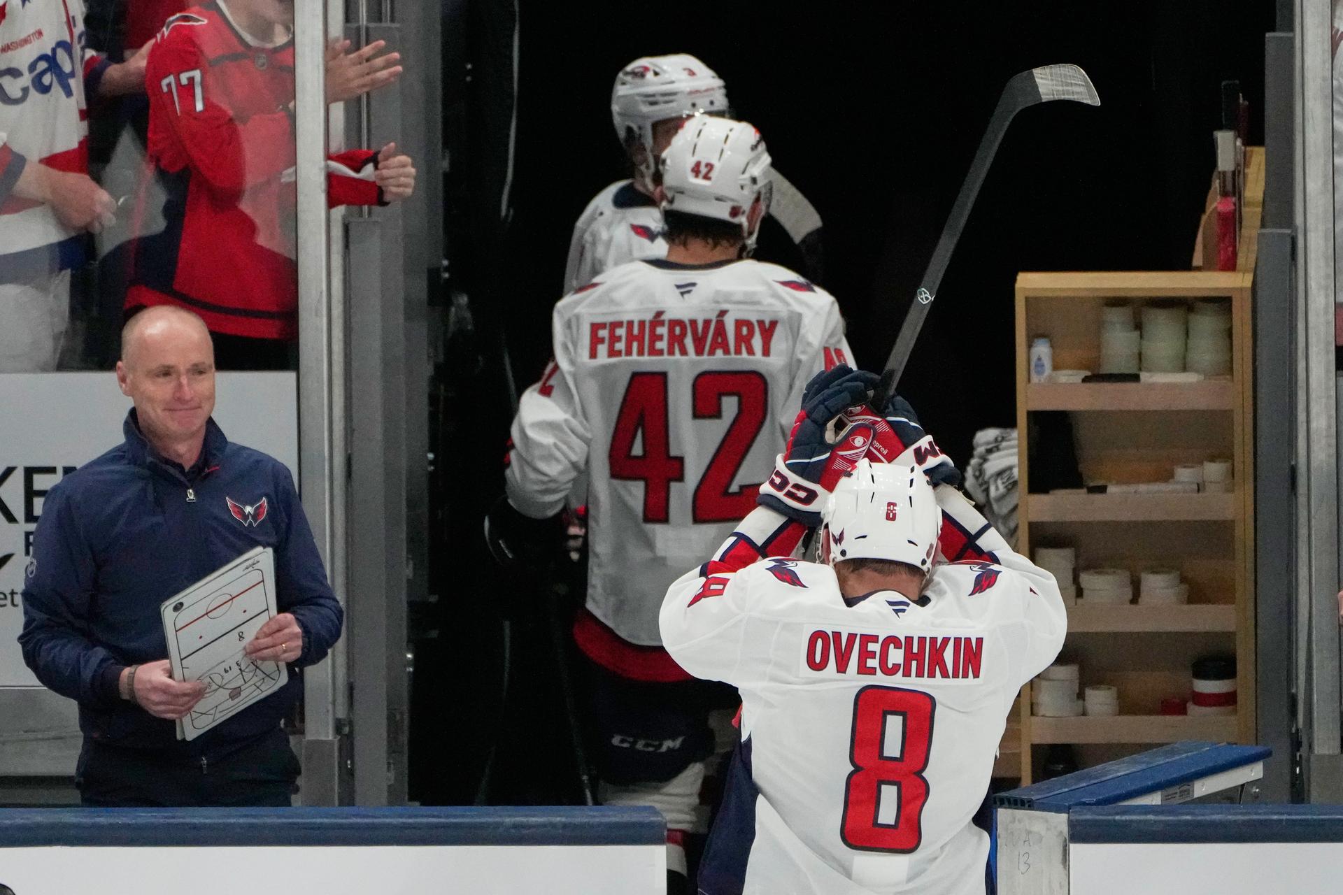 Hráči Washingtonu Capitals odchádzajú do šatne. Zdroj: SITA/AP