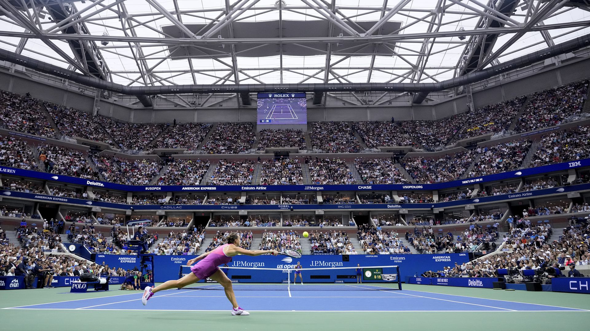 Finále US Open: Jessica Pegulová - Arina Sobolenková. Zdroj: SITA/AP