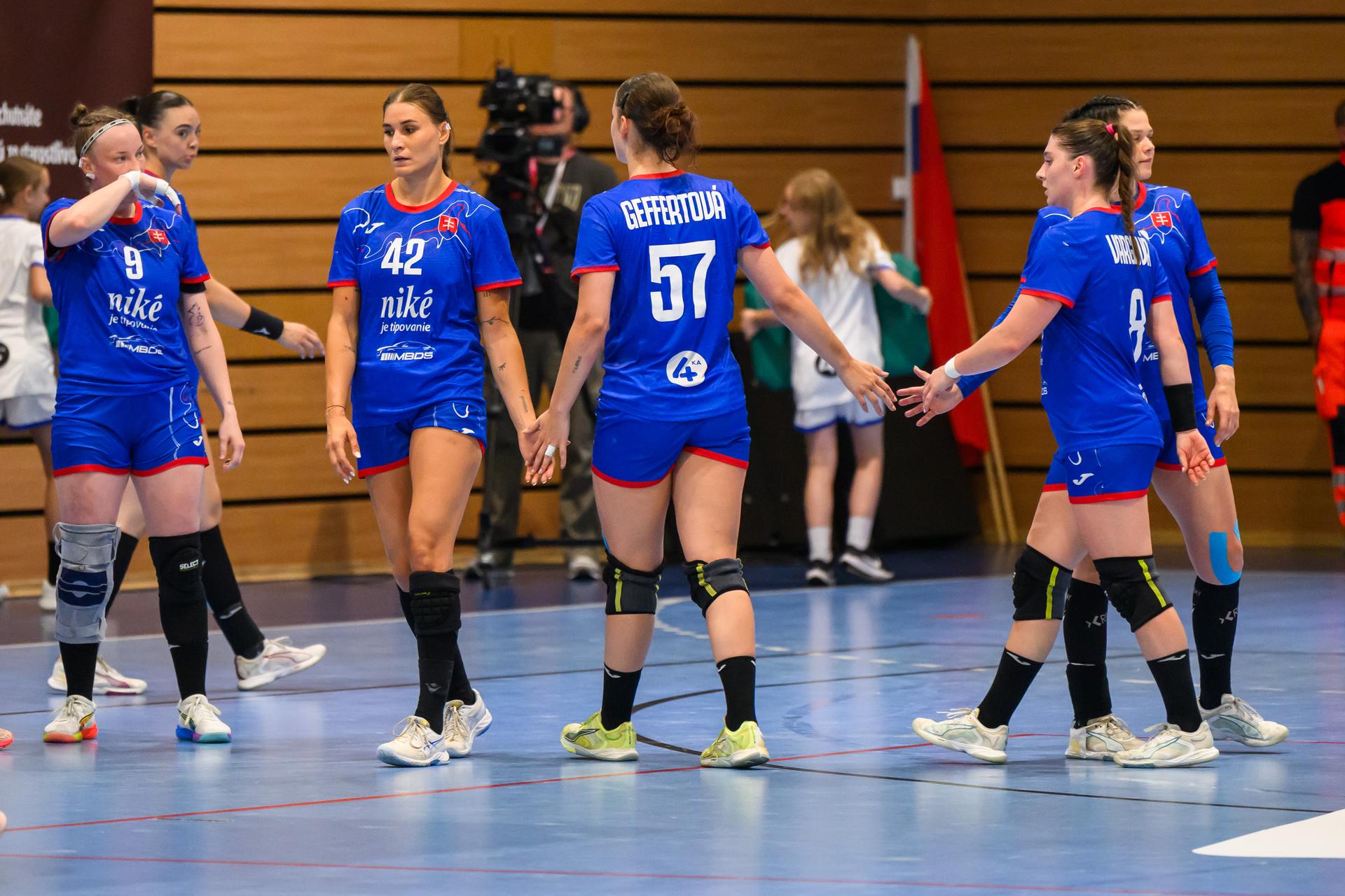 Slovenská ženská  hádzanárska reprezentácia.
Zdroj: TASR