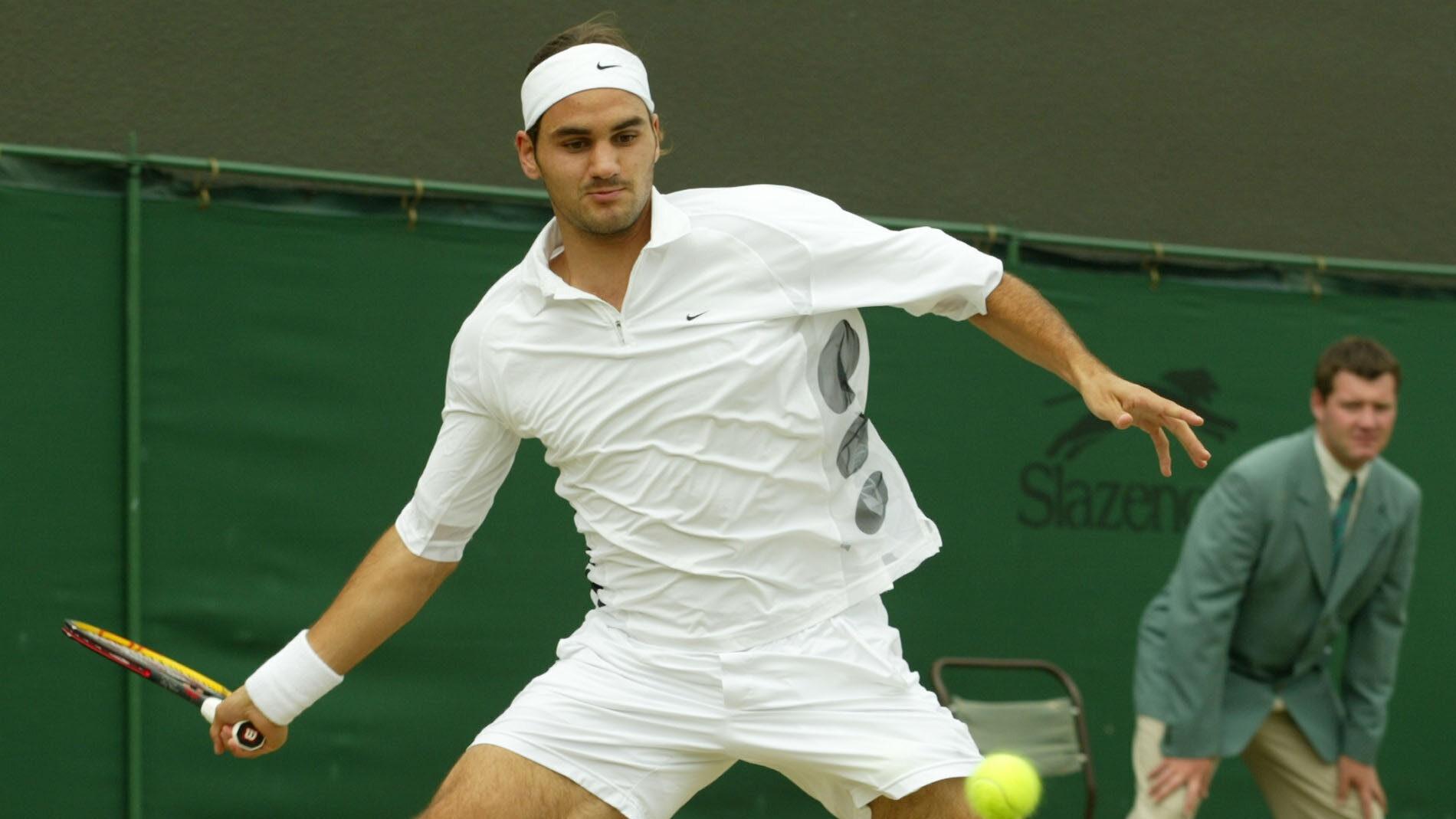 Roger Federer v súboji so Sjengom Schalkenom v roku 2003. Zdroj: SITA/AP