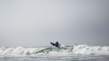 Výstavbu surferského areálu pre OH pozastavili. Poškodili koraly