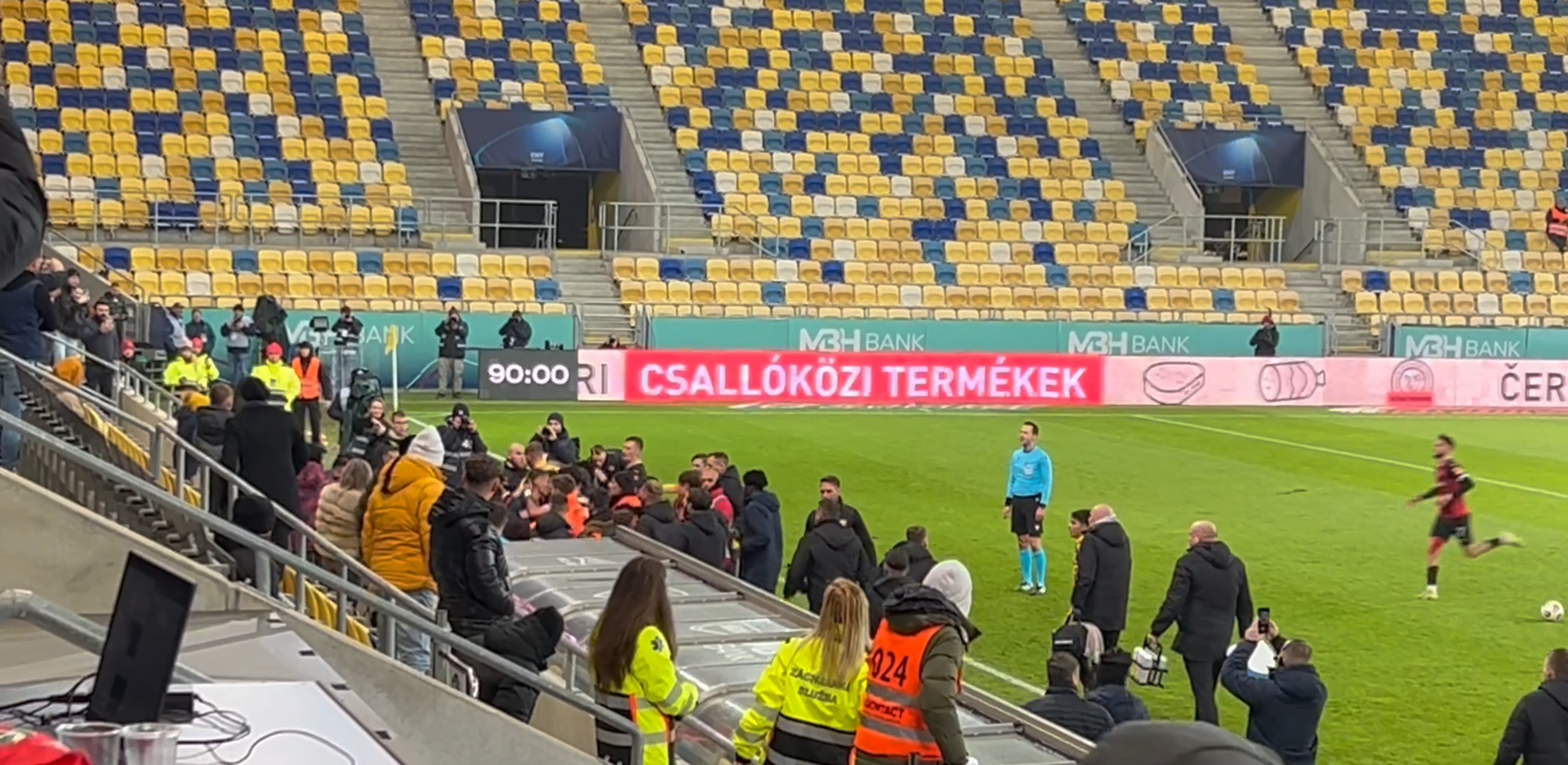 Hromadná bitka v zápase Dunajská Streda - Trnava. Zdroj: Šport.sk