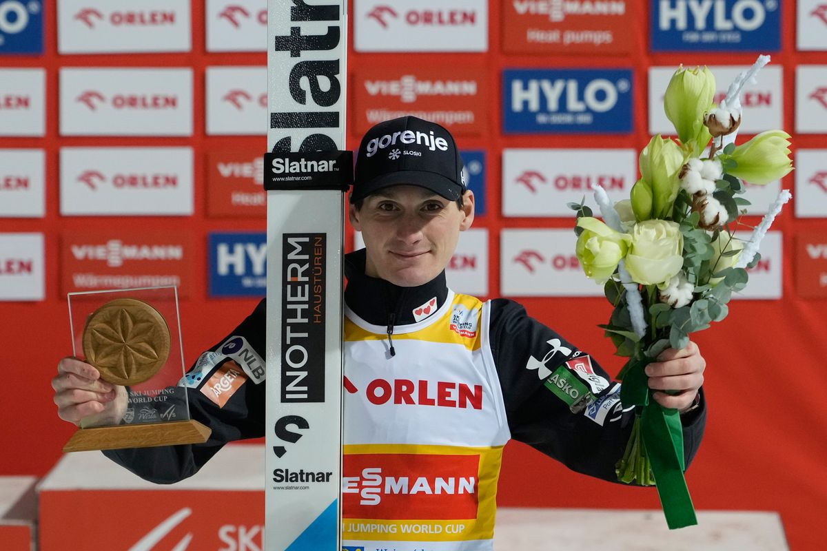 VIDEO SP skoky na lyžiach: Slovinský fenomén ovládol aj druhé preteky v Poľsku