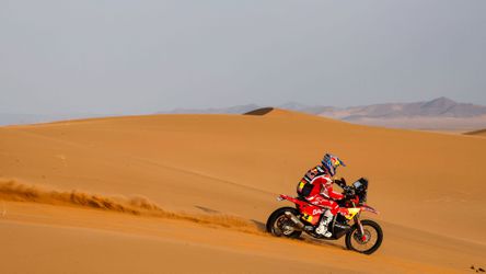 Rely Dakar: Dvojnásobný šampión odstúpil v tretej etape