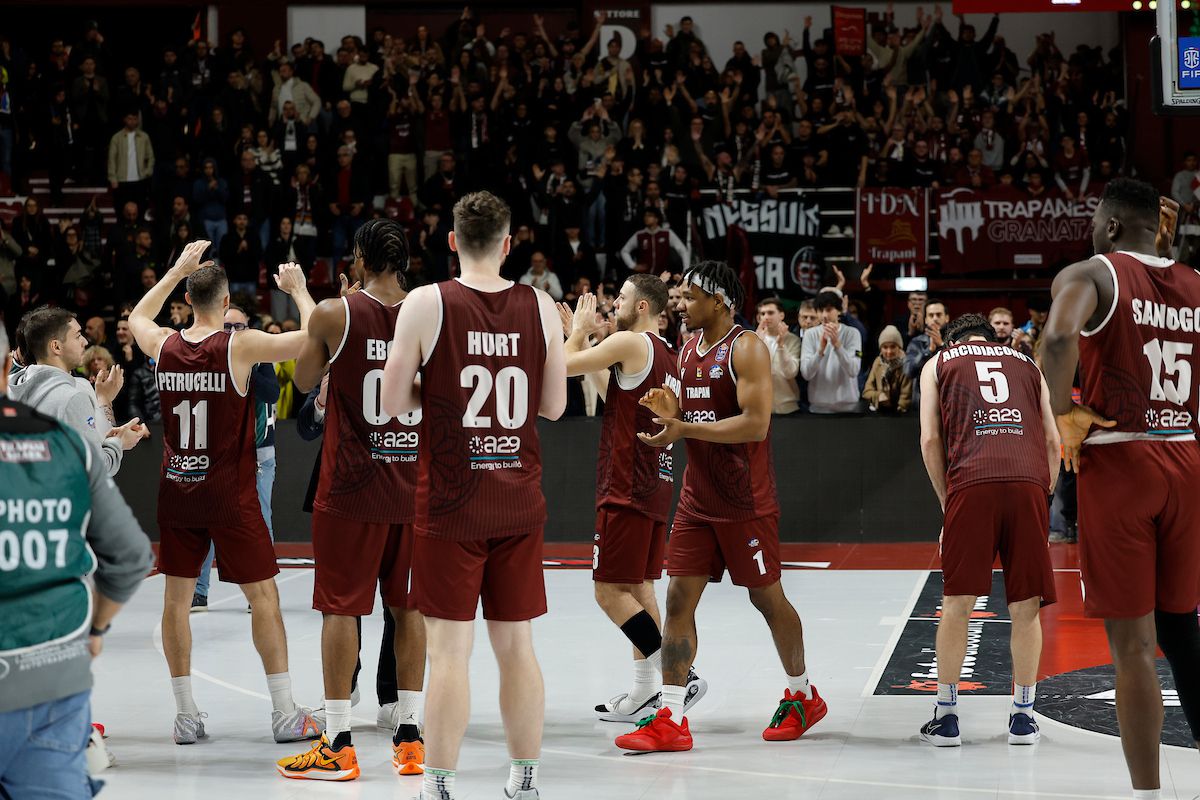 VIDEO Škandál v Lige majstrov. Na ihrisku zostal jediný basketbalista, jeho klub môže čoskoro zaniknúť