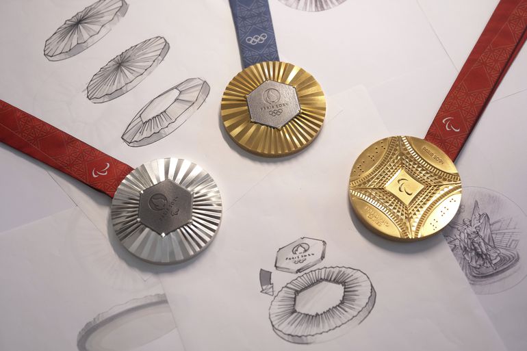 Medaily pre olympiádu v Paríži sú niečím špeciálne. Športovci získajú kúsok z francúzskeho pokladu