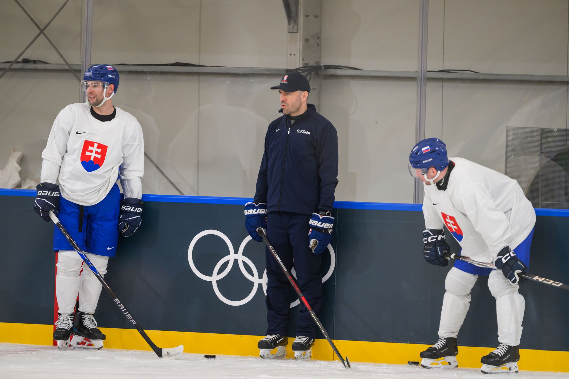 Samuel Takáč, asistent trénera Peter Frühauf a Oliver Okuliar. Zdroj: TASR