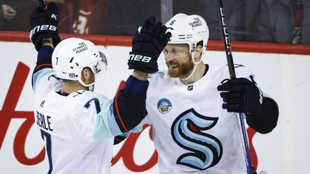Tatarov spoluhráč podpísal novú zmluvu, tisíci zápas v NHL odohrá za Seattle