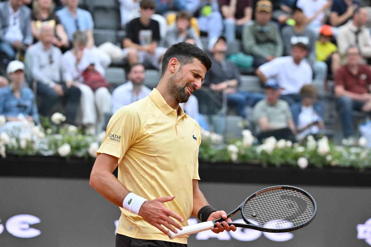 Djokovič po zranění ramena vypadl v Římě s kvalifikantem Prižmičem