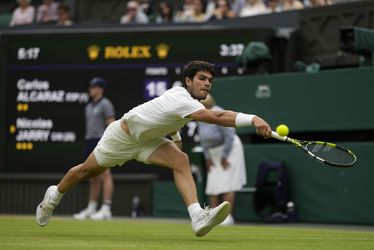 Wimbledon: Alcaraz aj Medvedev postúpili do osemfinále, Rune takmer vypadol