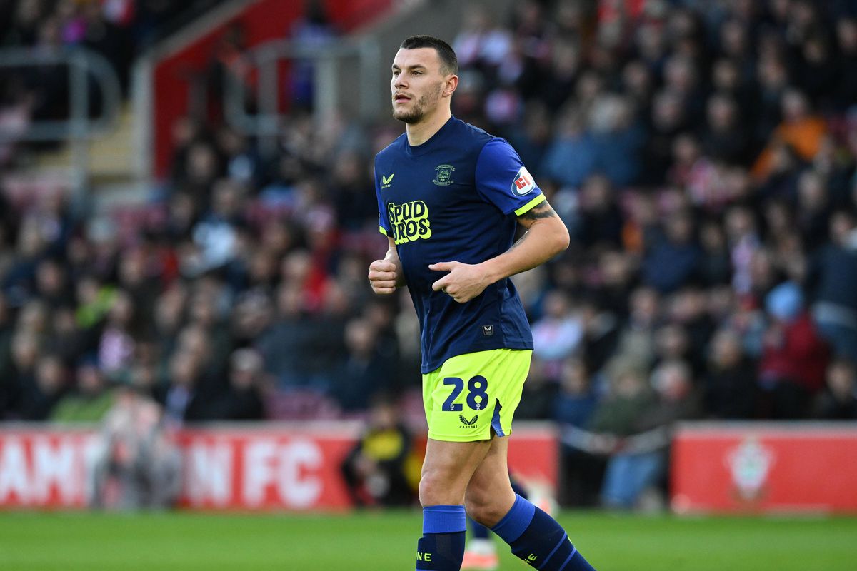 Nepoučiteľný útočník z Prestonu dostal ďalší dištanc. Rasistický urážal spoluhráča Dúbravku