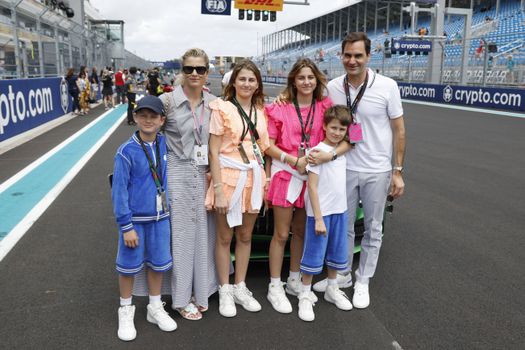Dôchodok Rogera Federera? Tenis s Mirkou a veľa času s deťmi. S dcérami to nemá jednoduché