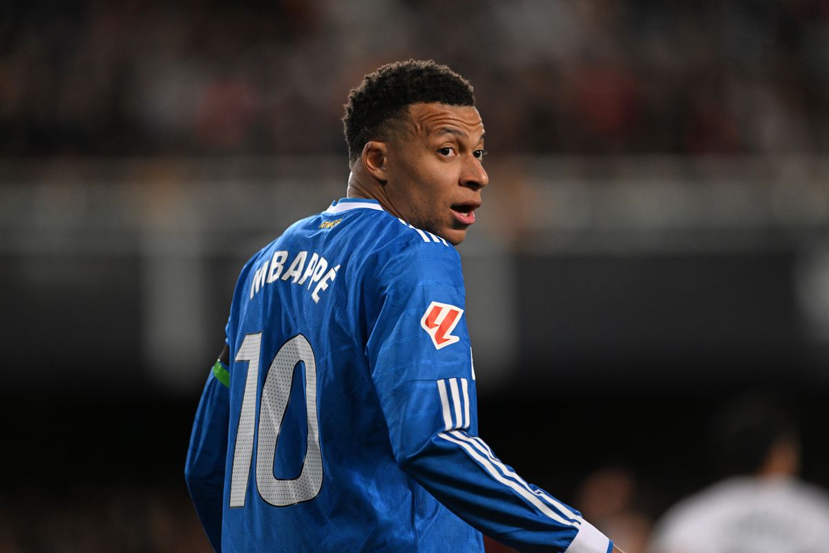 Ide o milióny. Kylian Mbappé pritvrdil v spore s PSG, do klubu poslal súdnu úradníčku