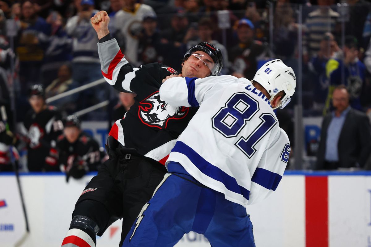 VIDEO Erik Černák sa pobil. Po pästnom súboji sa do zápasu nevrátil